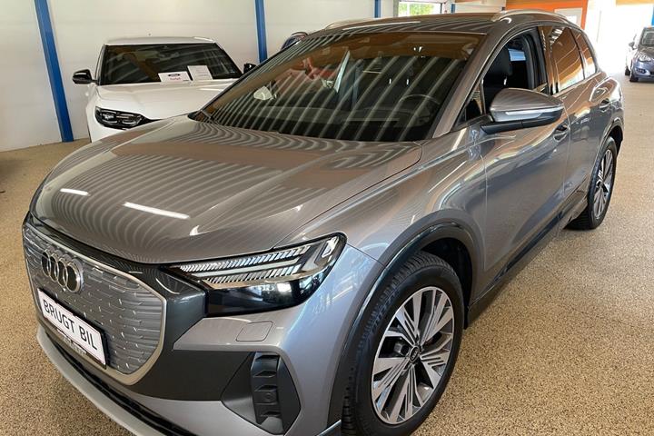 Grå Audi Q4 e-tron fra 2022 set udefra