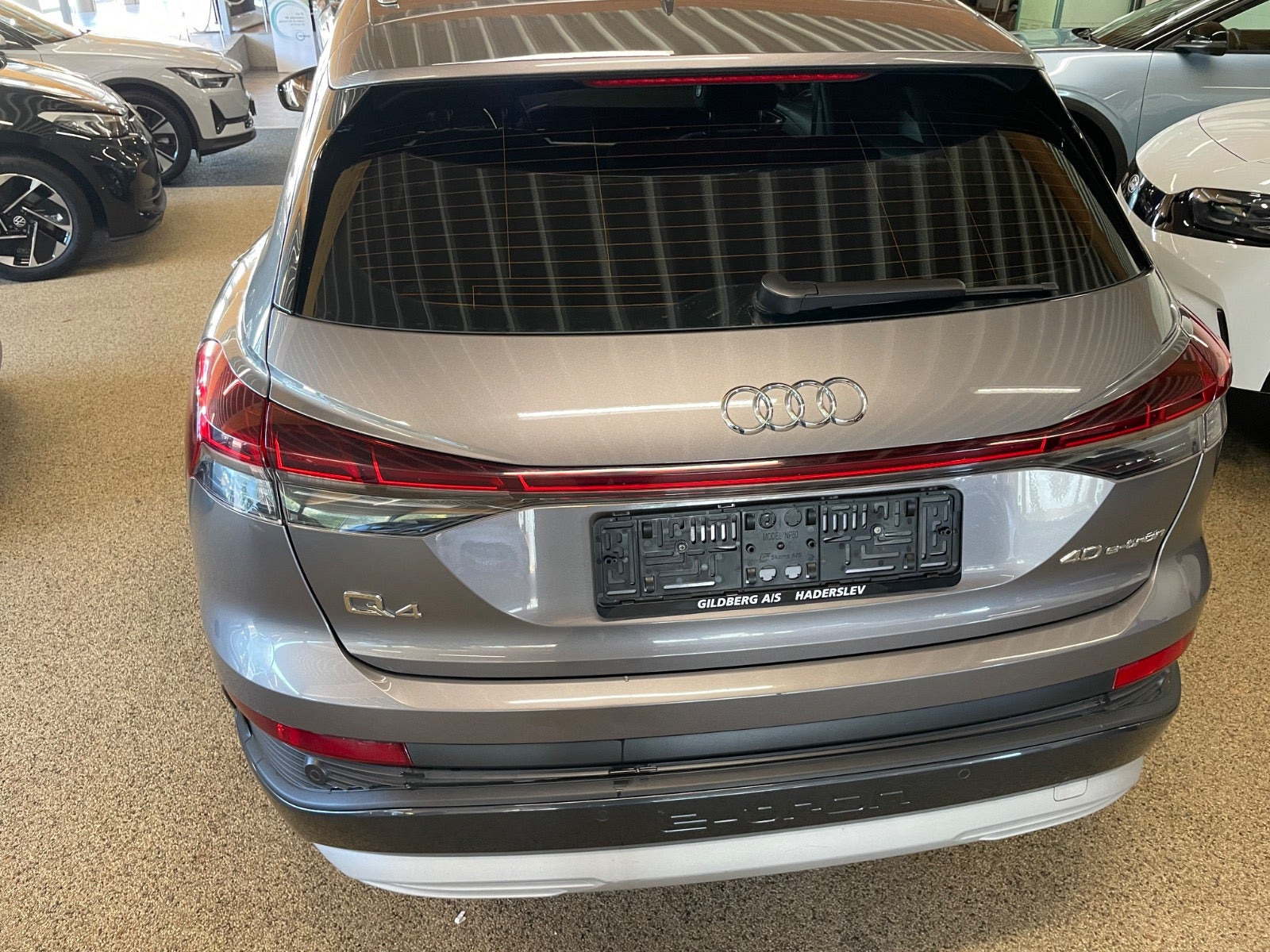 Grå Audi Q4 e-tron fra 2022