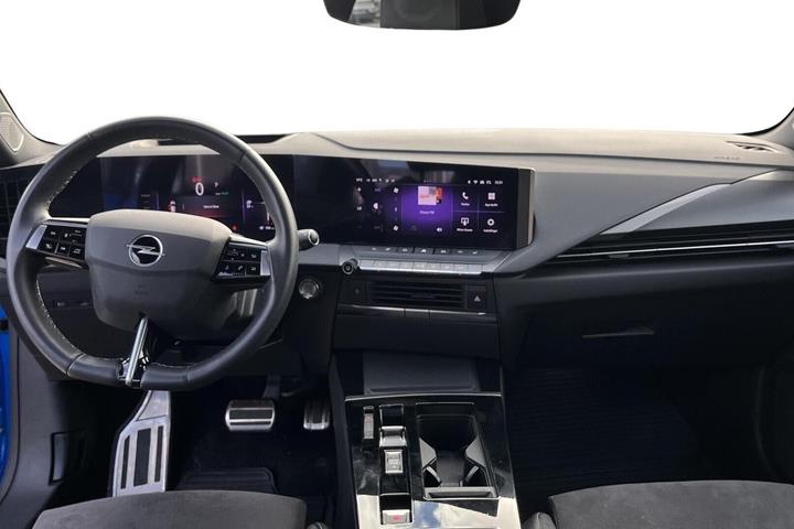 Blå Opel Astra-e fra 2023