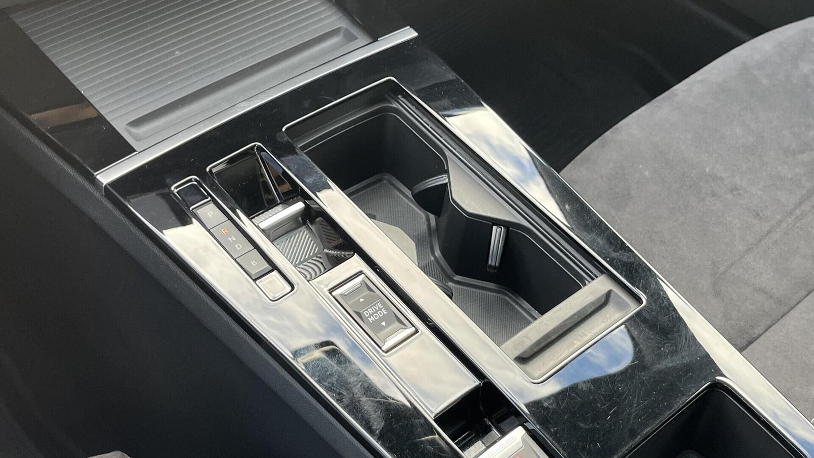 Blå Opel Astra-e fra 2023