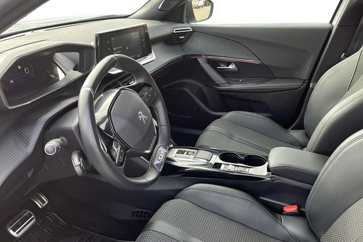 Hvid Peugeot e-2008 fra 2023