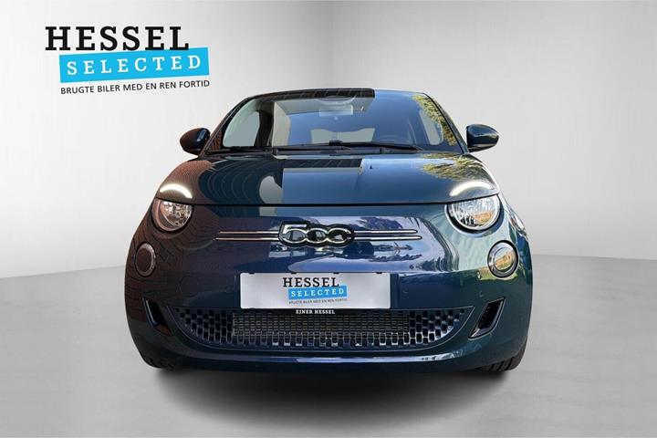 Blå Fiat 500e fra 2024