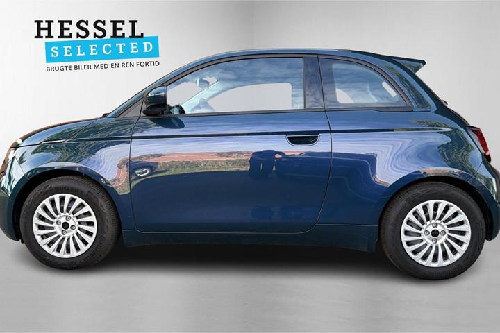 Blå Fiat 500e fra 2024