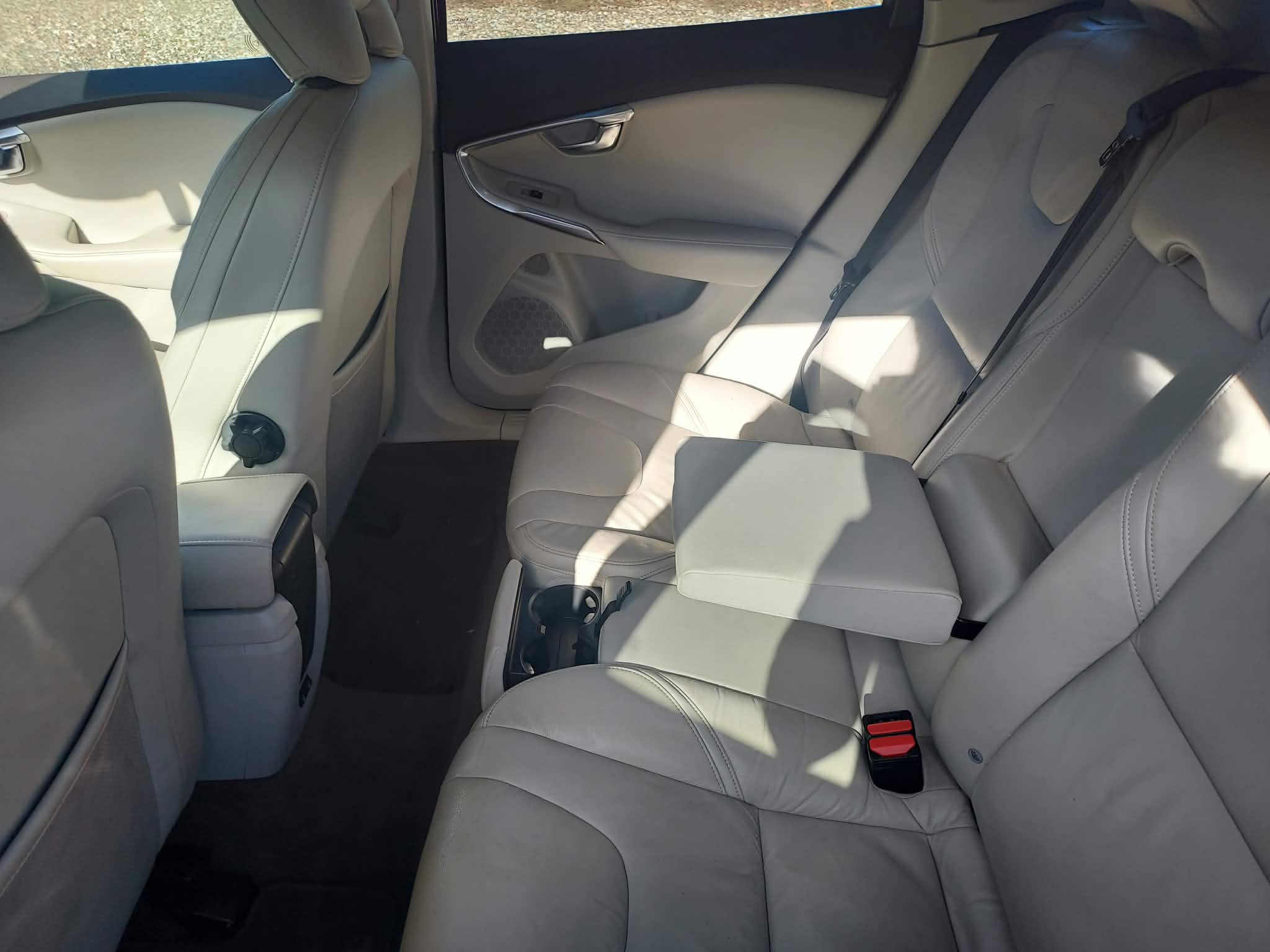 Rød Volvo V40 fra 2012
