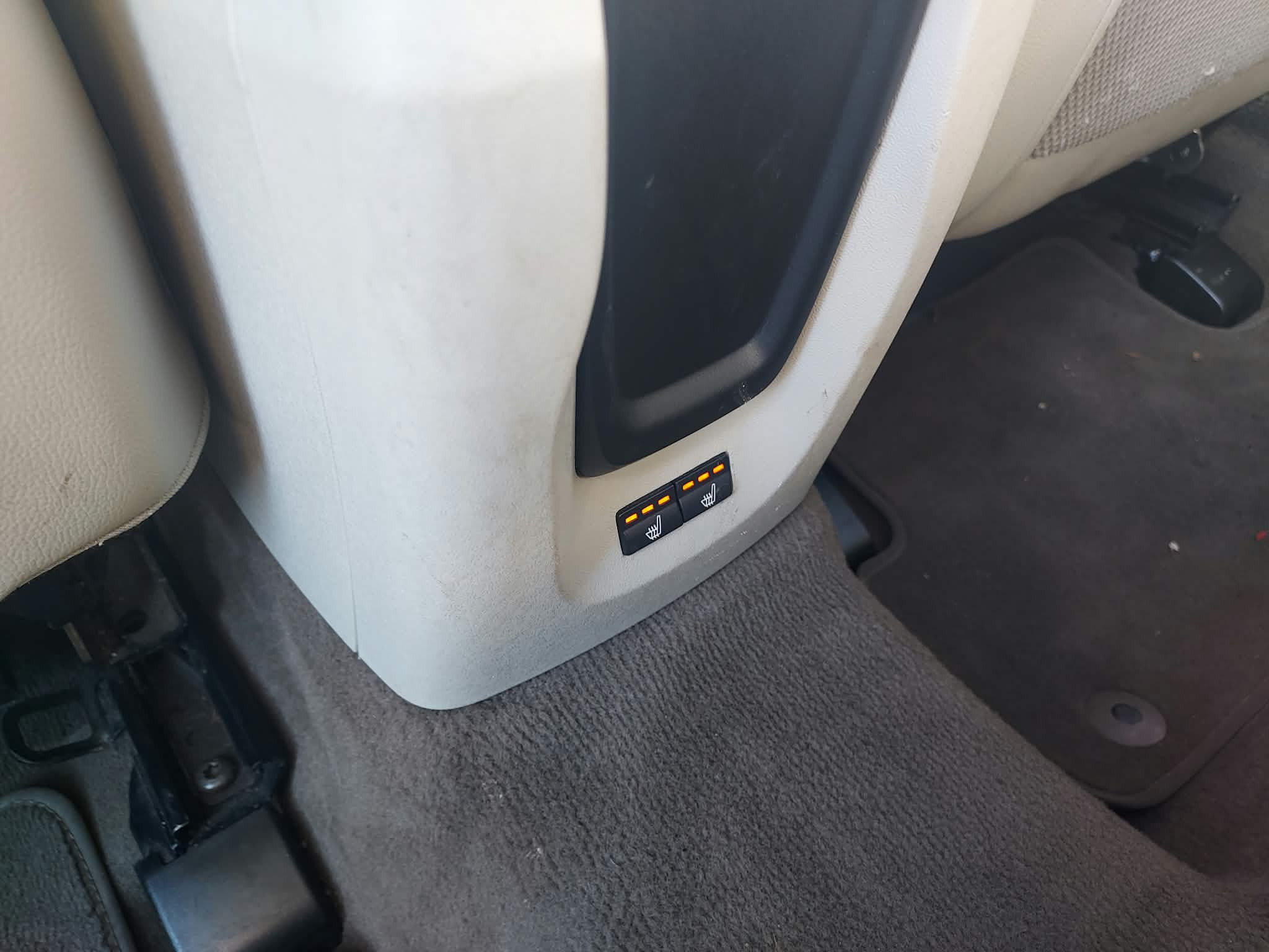 Rød Volvo V40 fra 2012