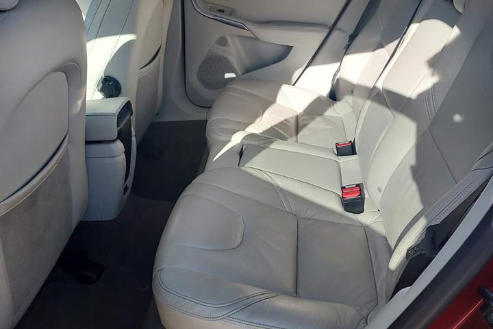 Rød Volvo V40 fra 2012