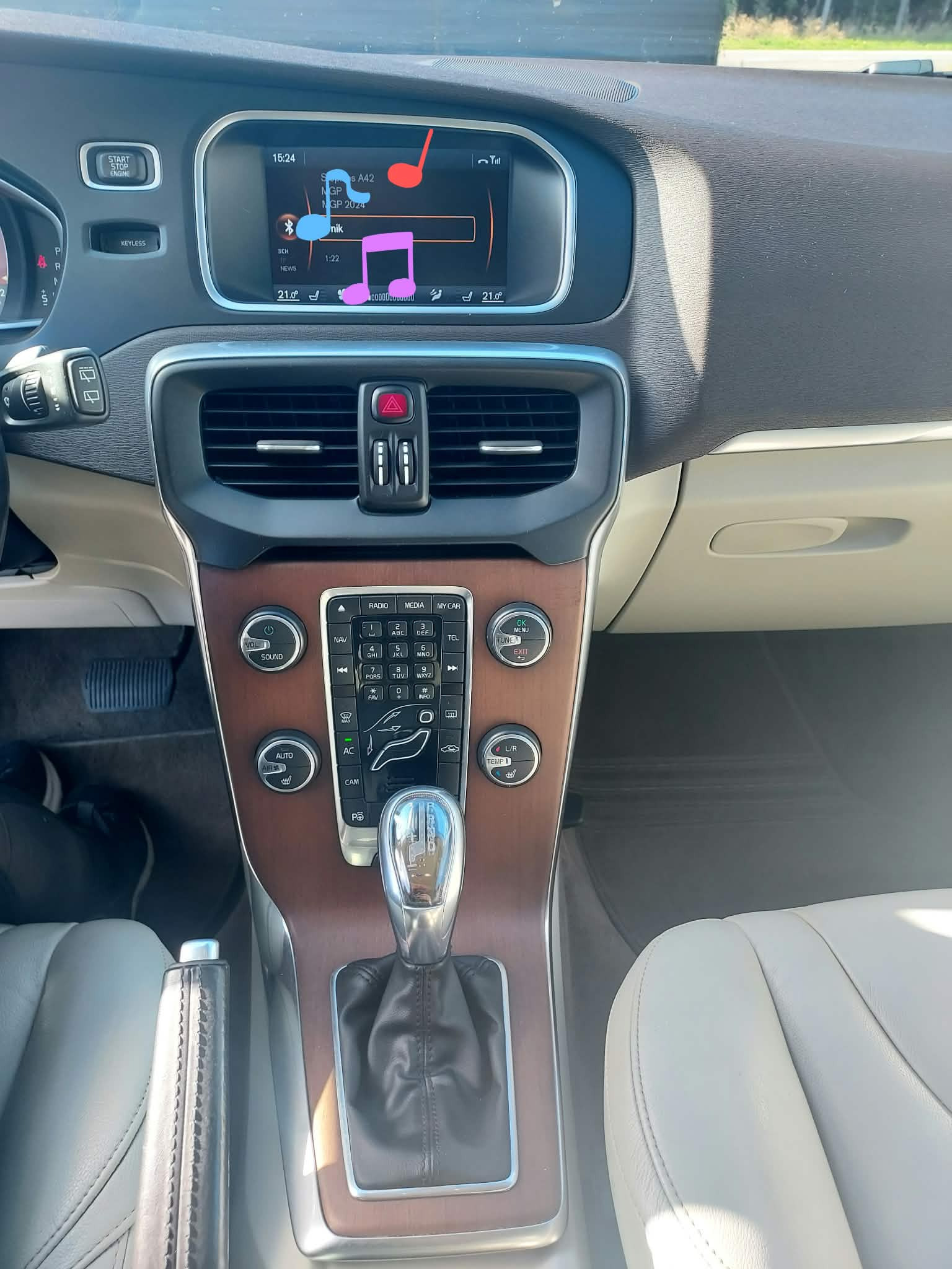 Rød Volvo V40 fra 2012