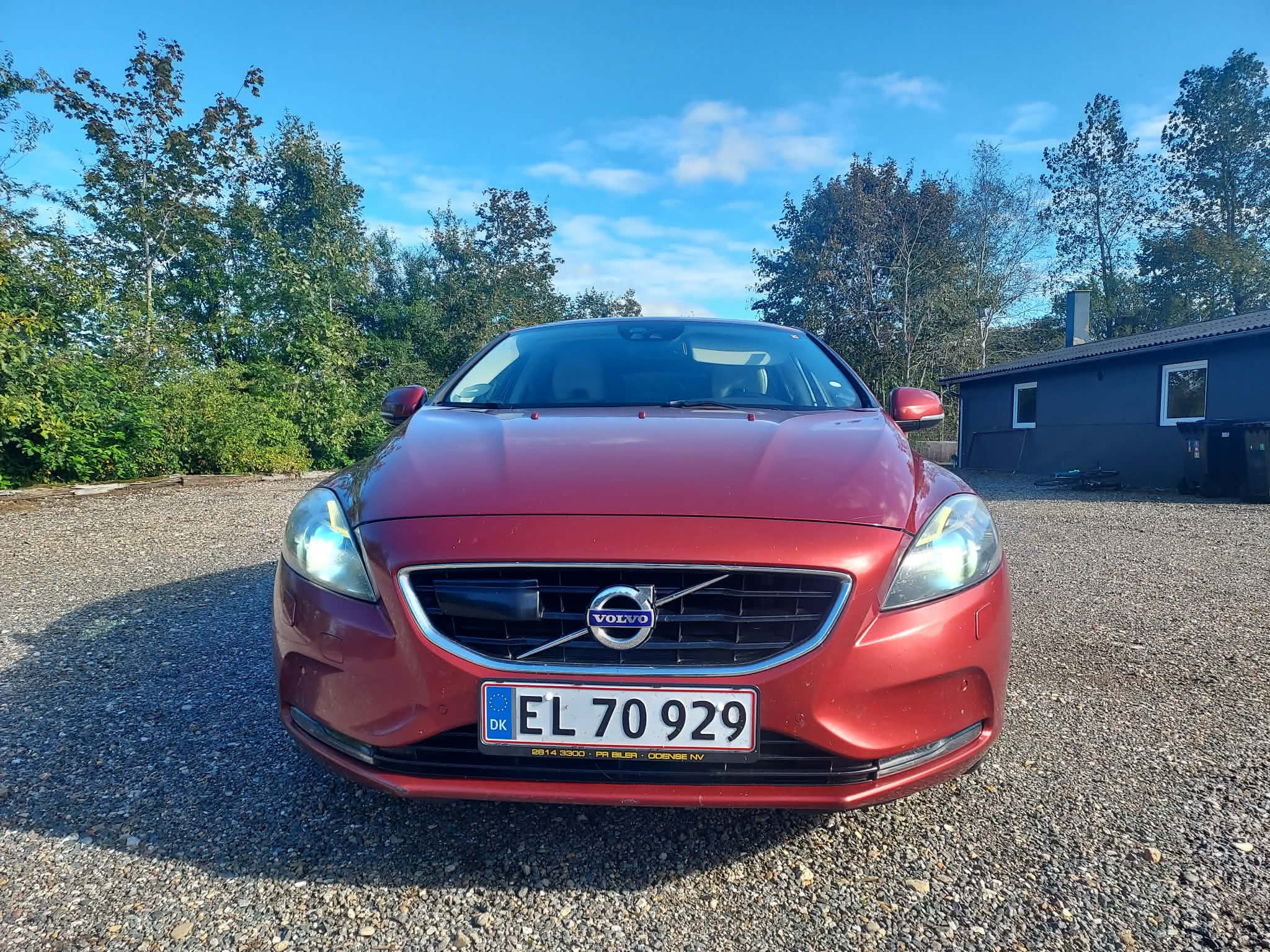 Rød Volvo V40 fra 2012
