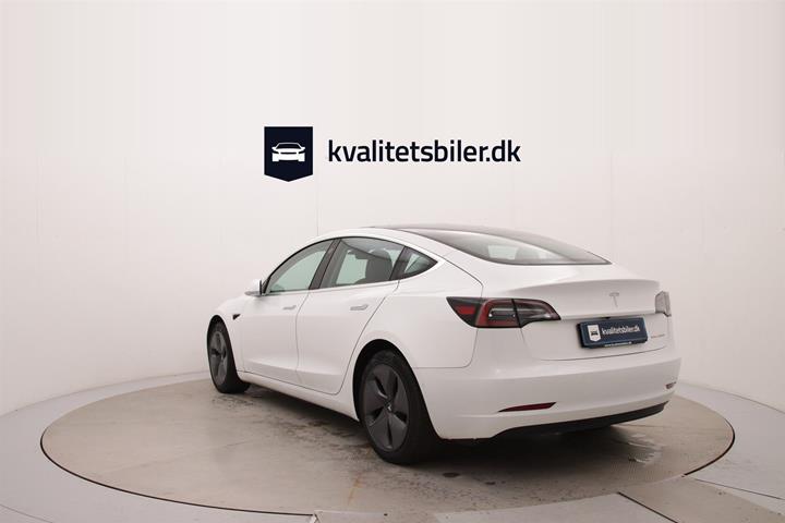 Hvid Tesla Model 3 fra 2019