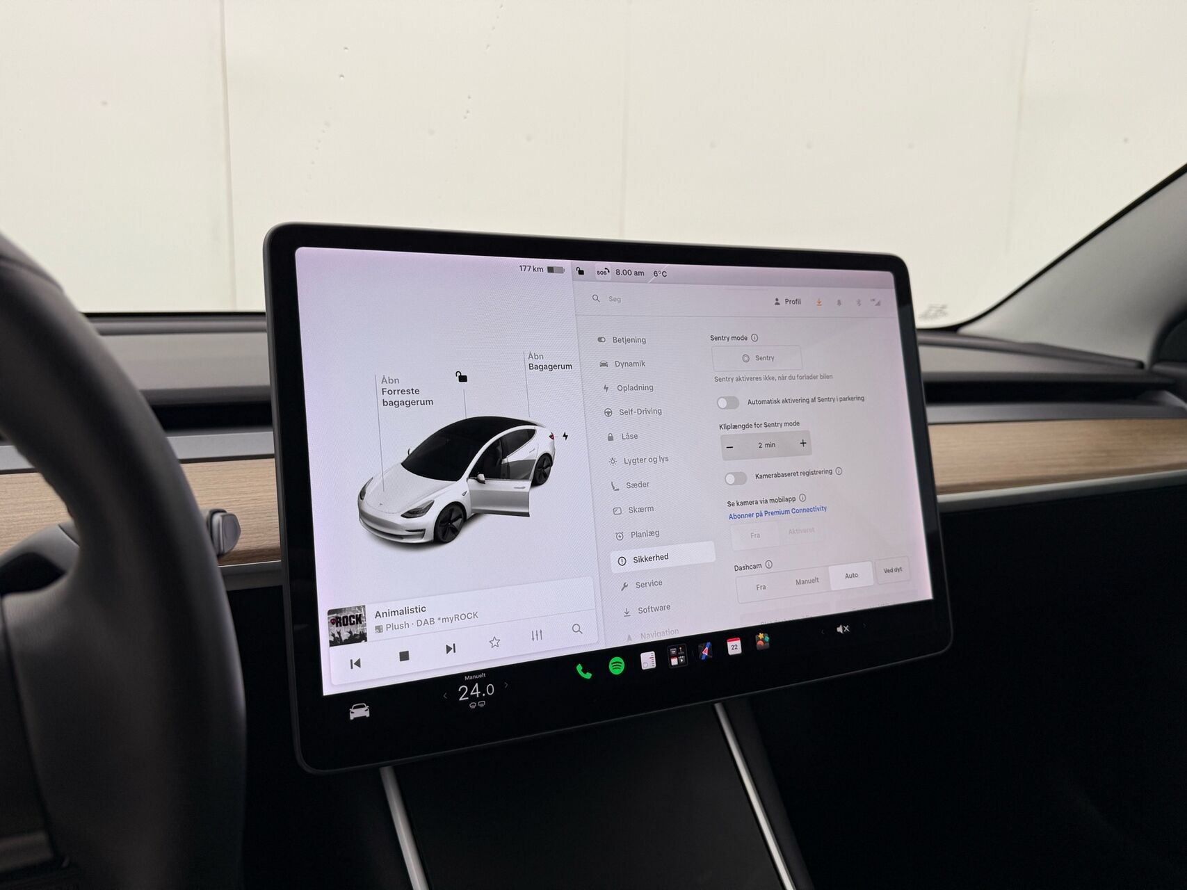 Hvid Tesla Model 3 fra 2019