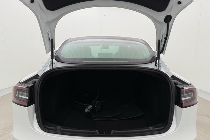 Hvid Tesla Model 3 fra 2019