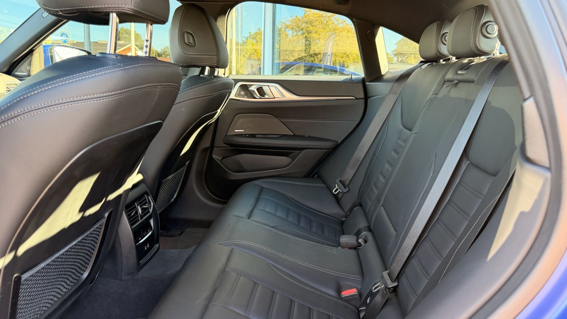 Blå BMW i4 fra 2023