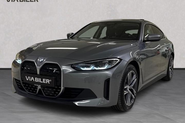 Grå BMW i4 fra 2023