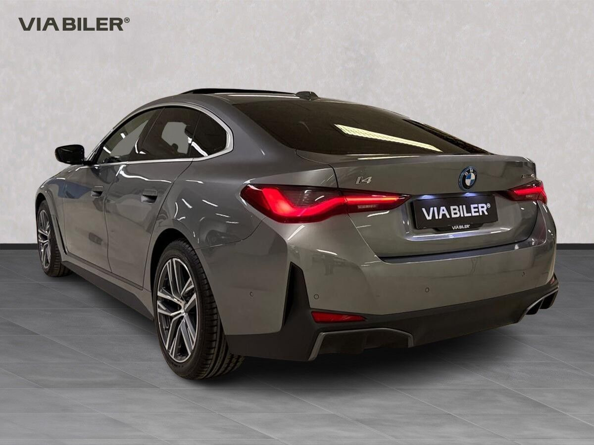 Grå BMW i4 fra 2023