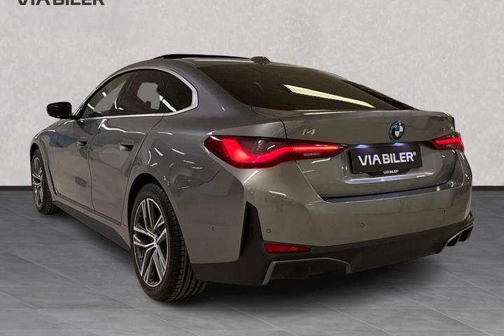 Grå BMW i4 fra 2023