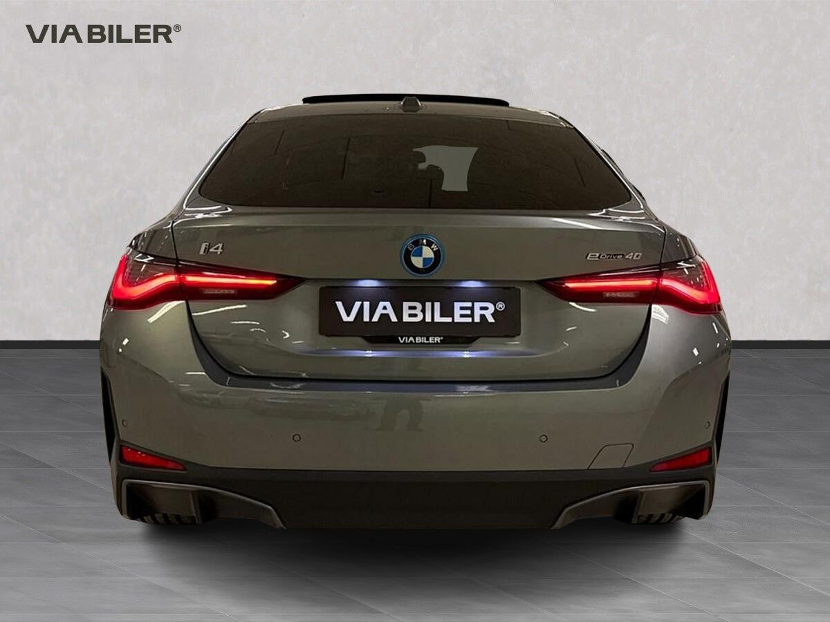 Grå BMW i4 fra 2023