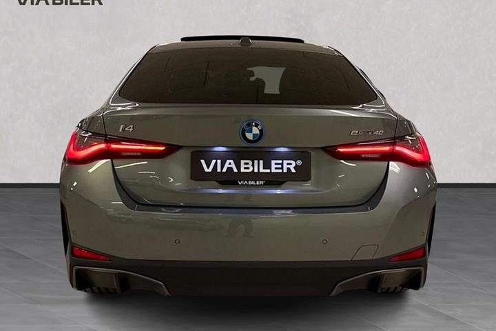 Grå BMW i4 fra 2023