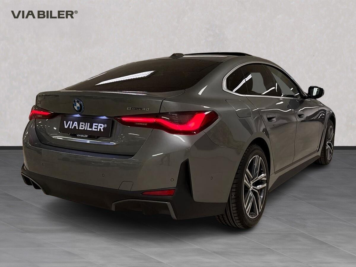 Grå BMW i4 fra 2023