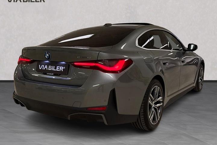 Grå BMW i4 fra 2023