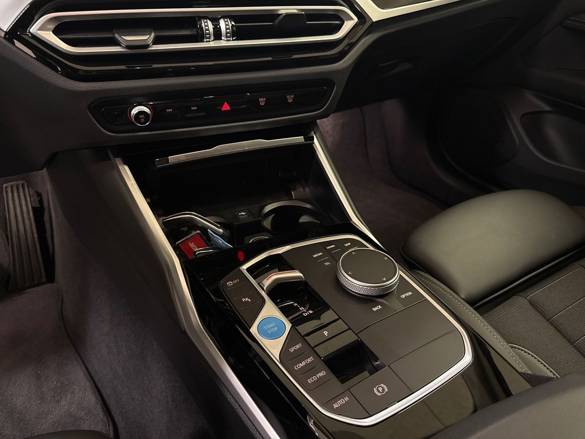 Grå BMW i4 fra 2023