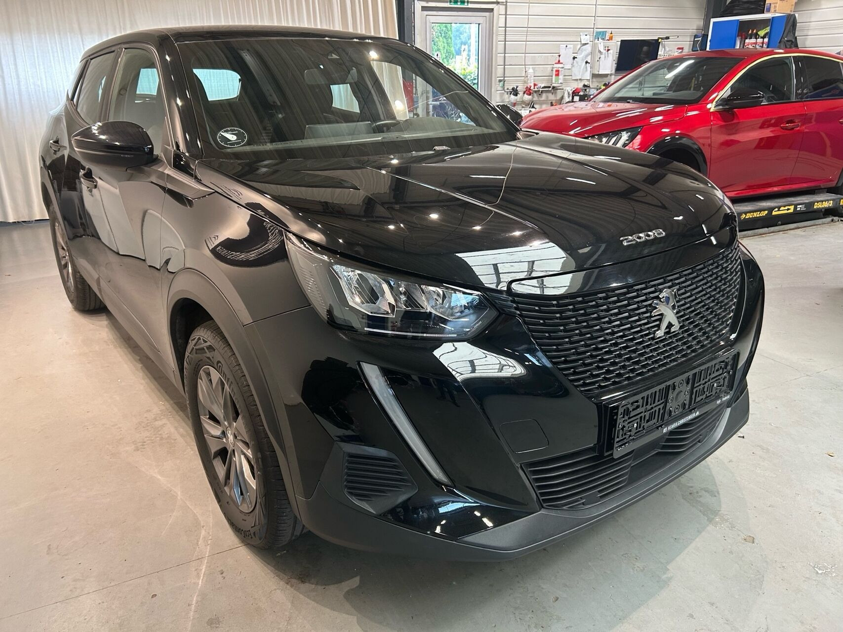 Sort Peugeot 2008 fra 2023