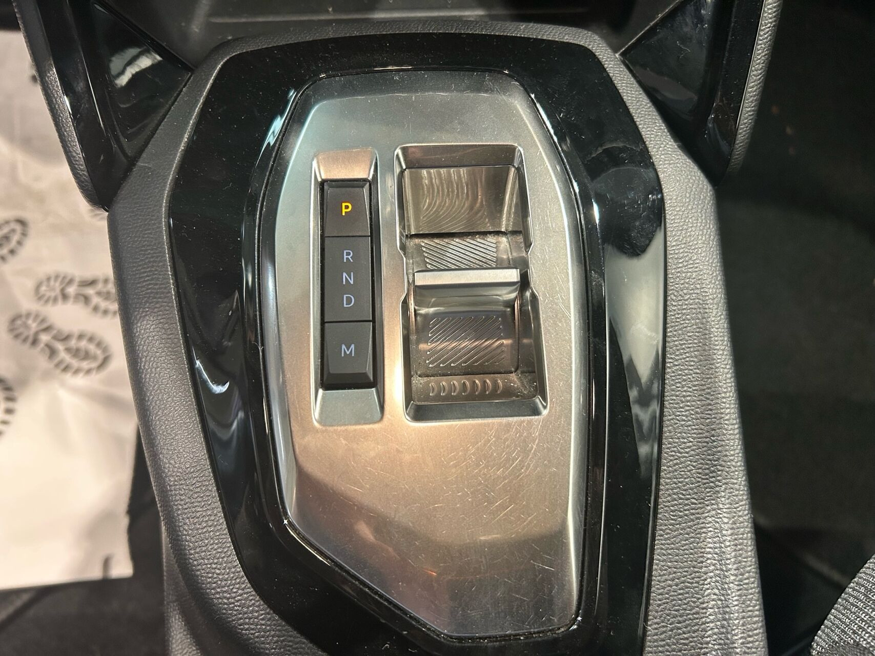 Sort Peugeot 2008 fra 2023