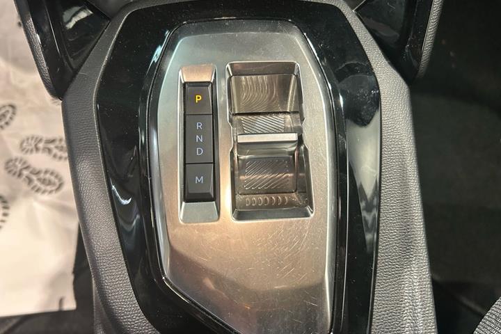 Sort Peugeot 2008 fra 2023