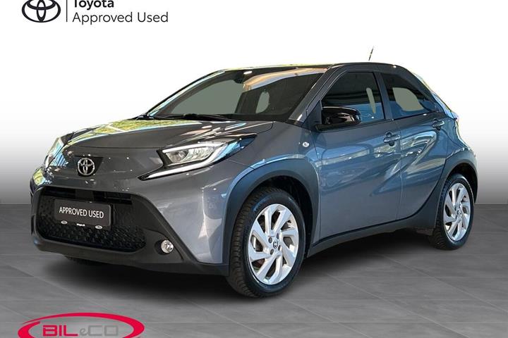 Grå Toyota Aygo X fra 2024 set udefra