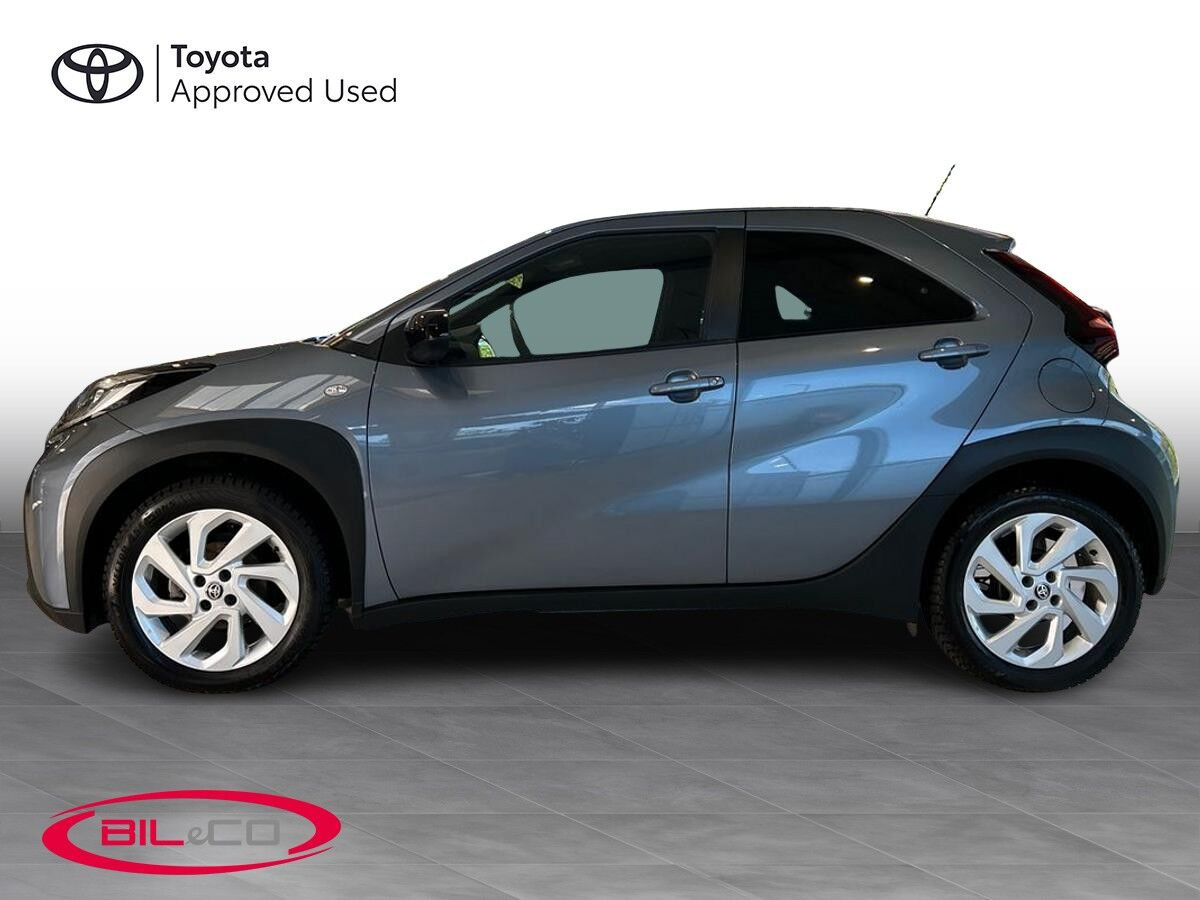 Grå Toyota Aygo X fra 2024