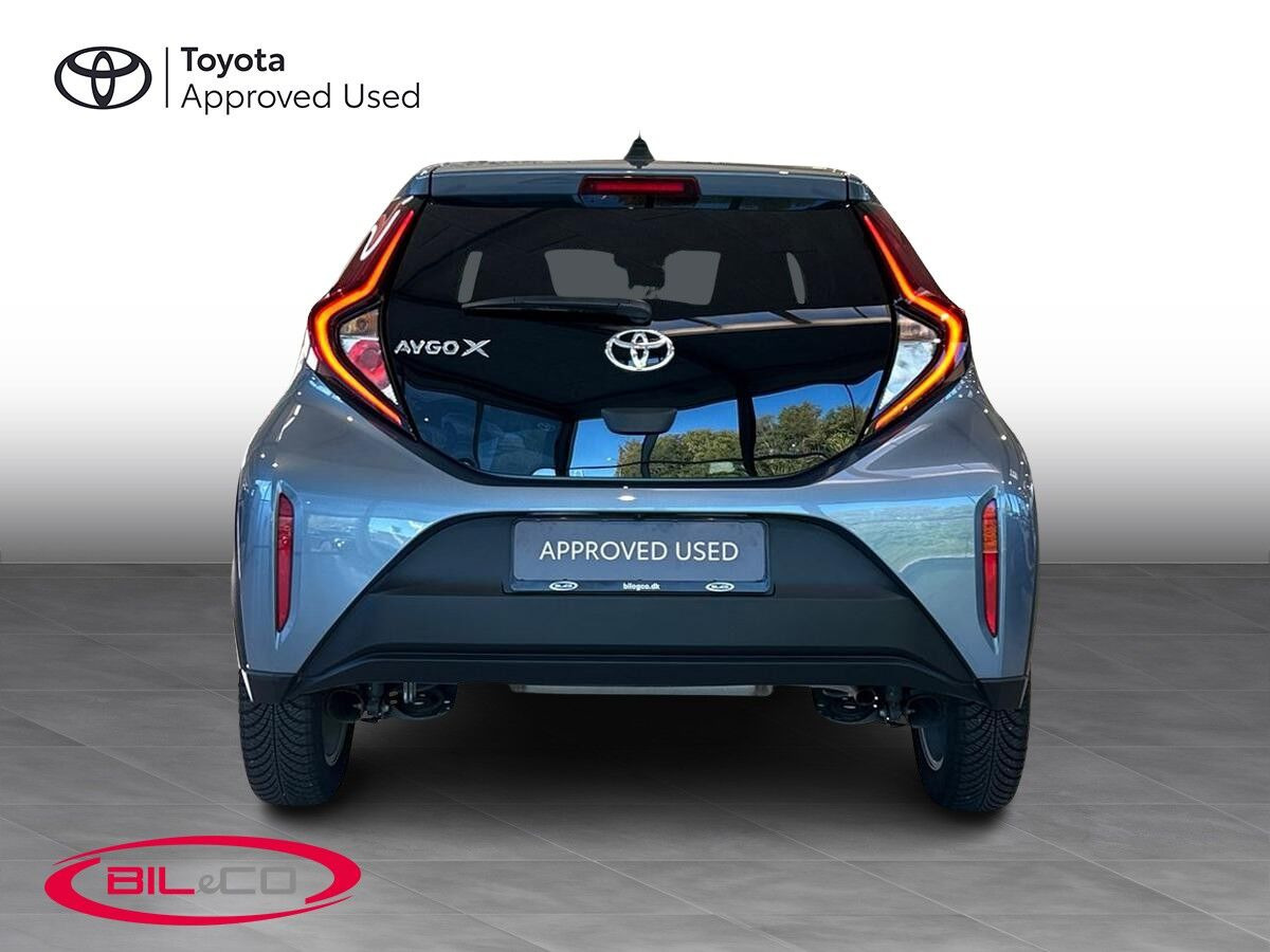 Grå Toyota Aygo X fra 2024