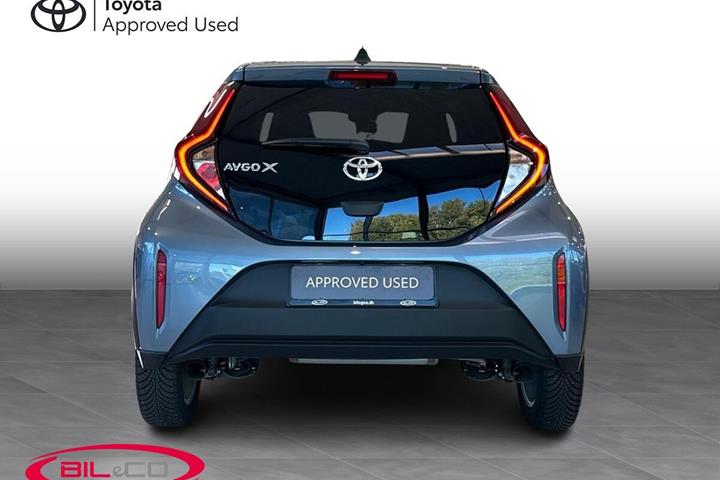Grå Toyota Aygo X fra 2024