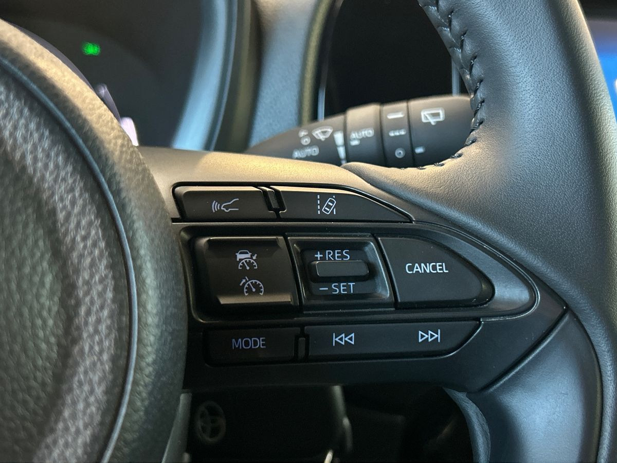 Grå Toyota Aygo X fra 2024