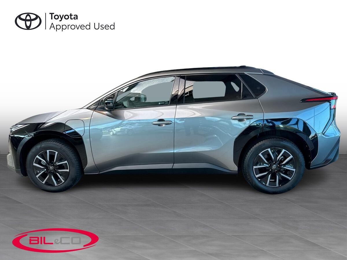 Grå Toyota BZ4X fra 2026