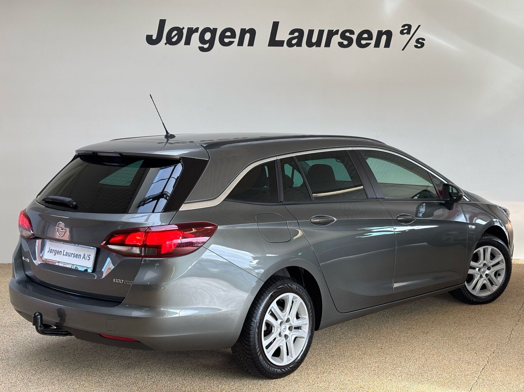 Grå Opel Astra fra 2019