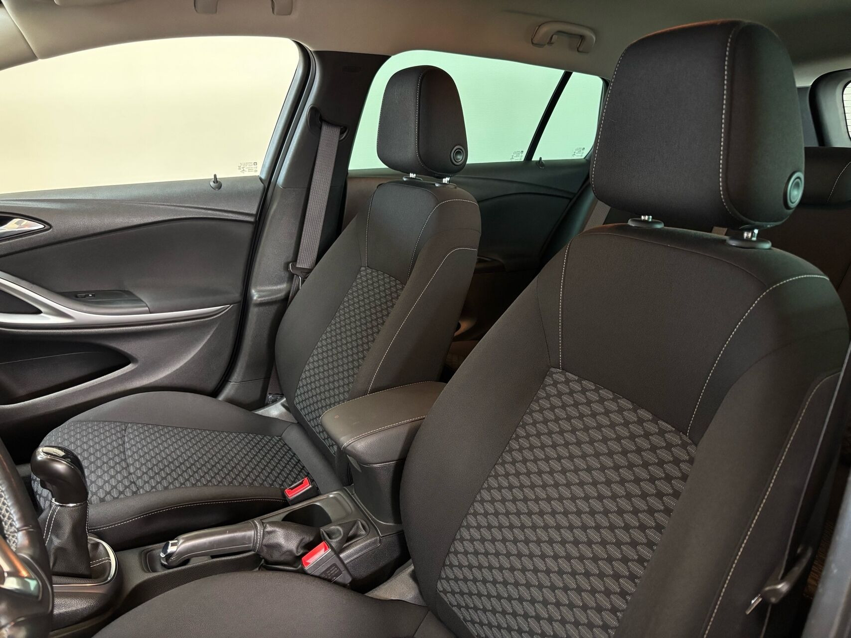 Grå Opel Astra fra 2019