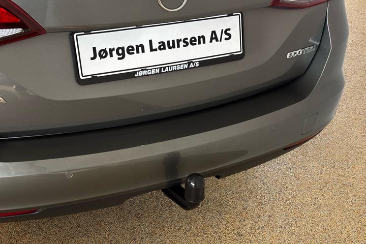 Grå Opel Astra fra 2019