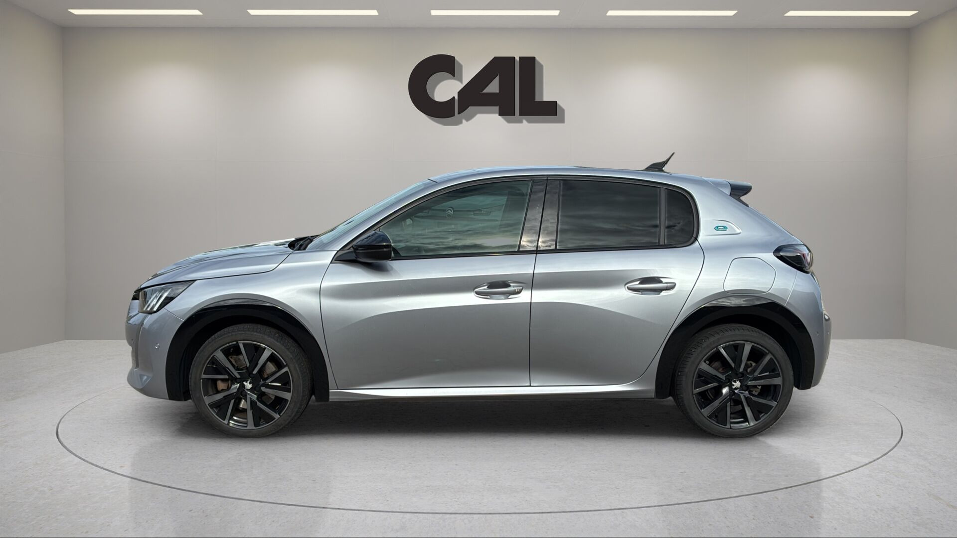 Sølv Peugeot e-208 fra 2023