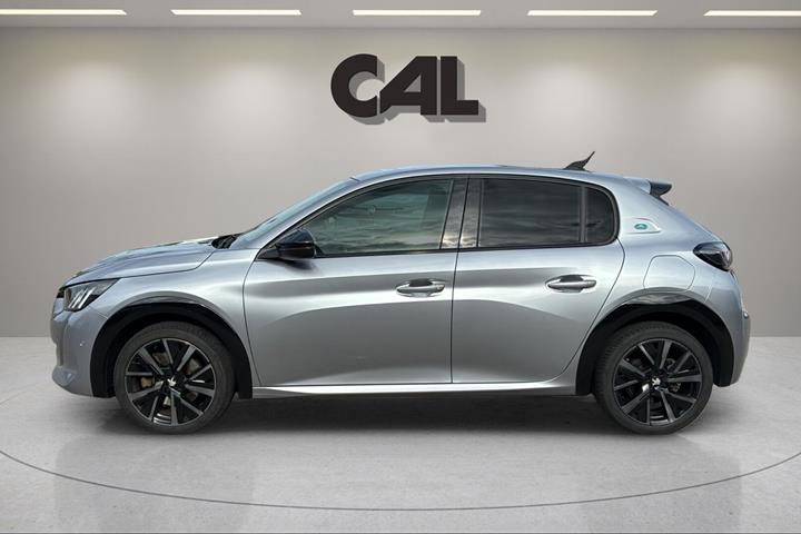 Sølv Peugeot e-208 fra 2023