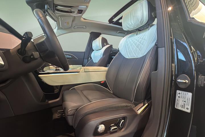Sort Hongqi E-HS9 fra 2024