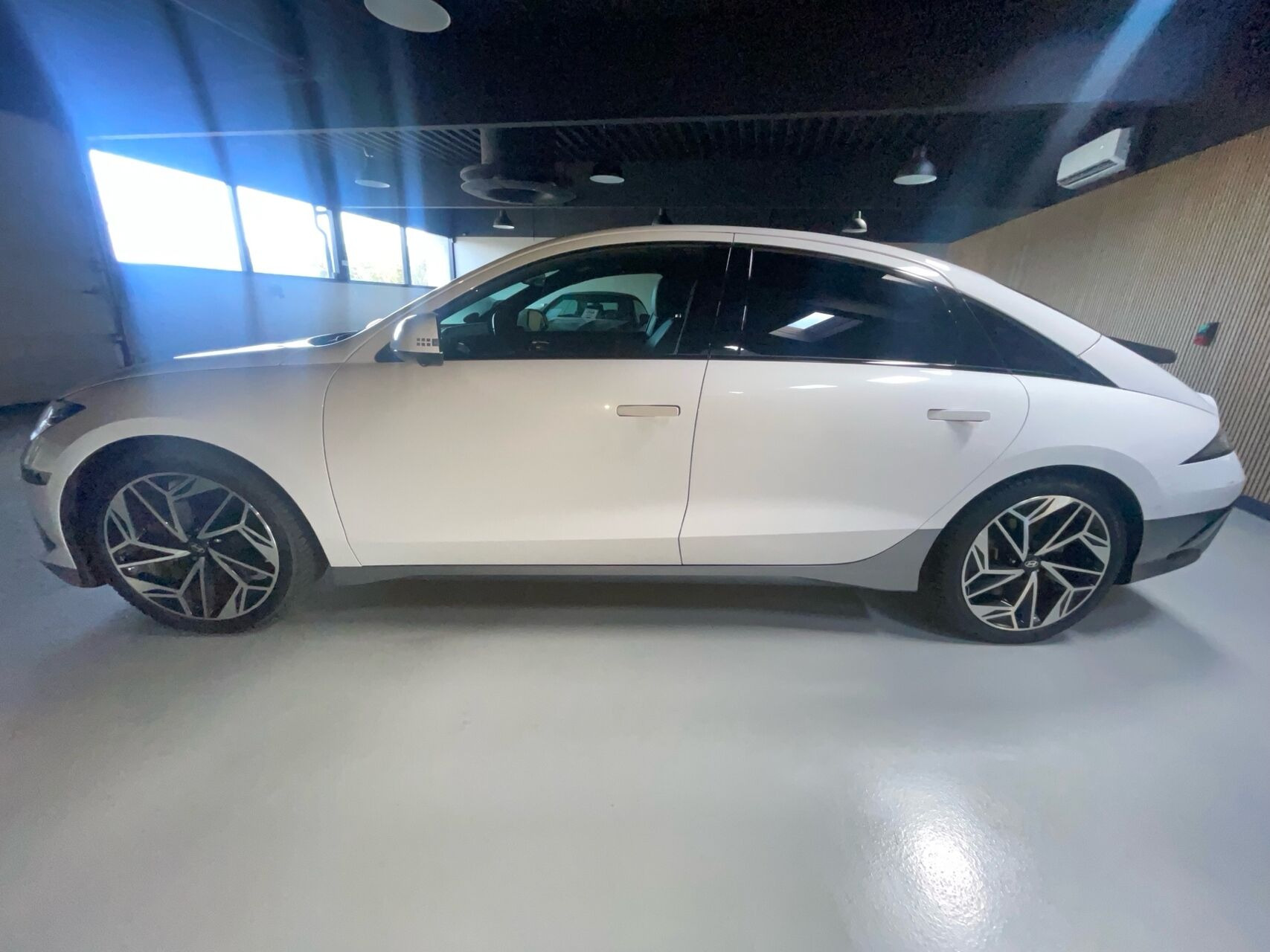 Hvid Hyundai Ioniq 6 fra 2023