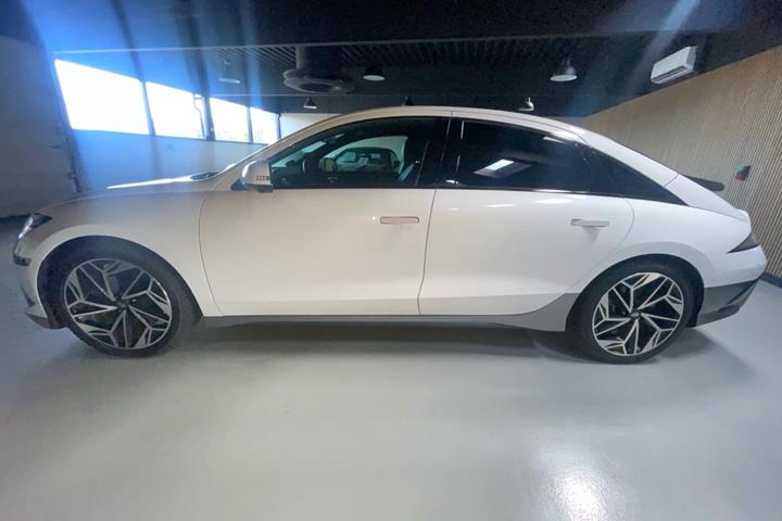 Hvid Hyundai Ioniq 6 fra 2023