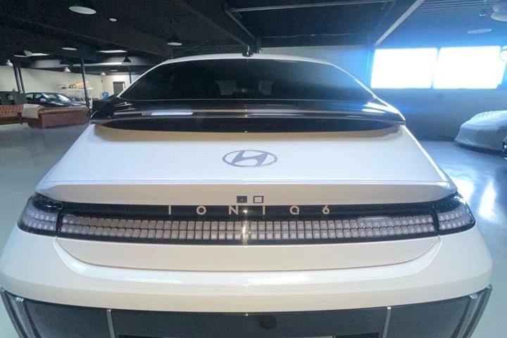 Hvid Hyundai Ioniq 6 fra 2023