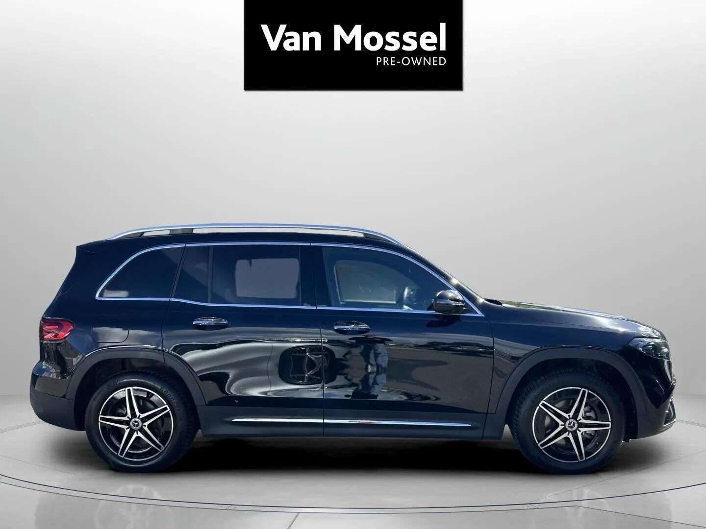 Sort Mercedes EQB250+ fra 2025