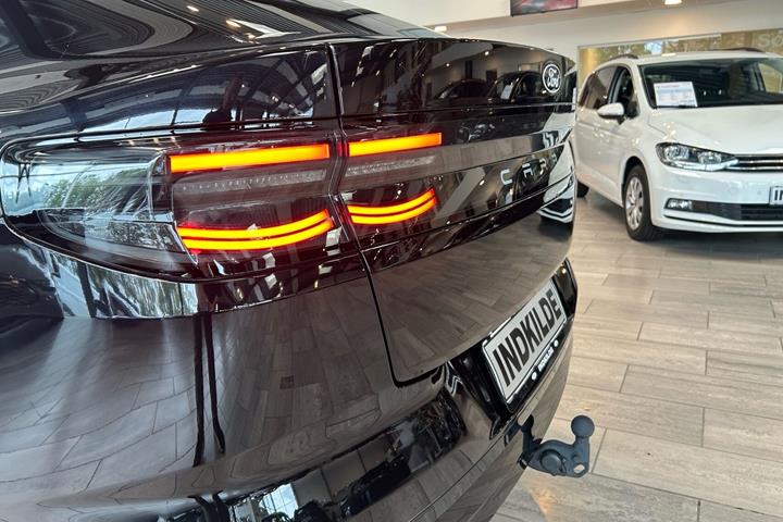 Sort Ford Capri fra 2024
