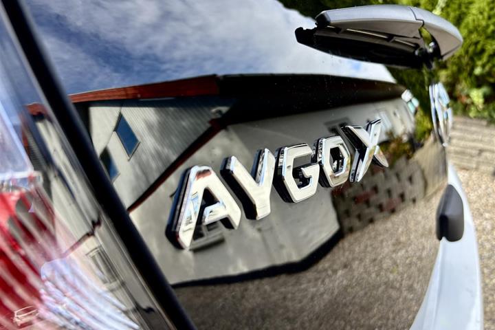 Hvid Toyota Aygo X fra 2025