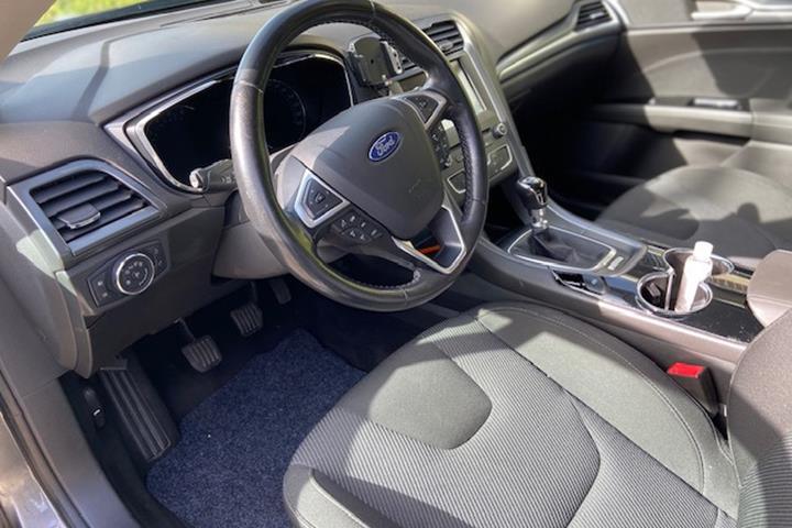 Brun Ford Mondeo fra 2016