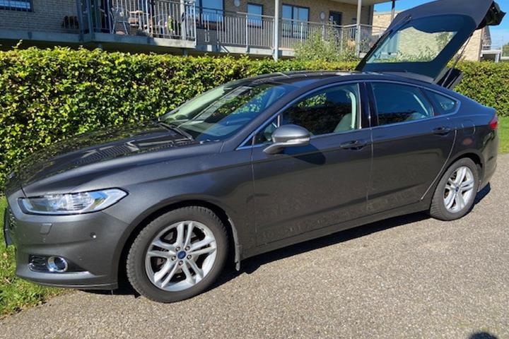 Brun Ford Mondeo fra 2016