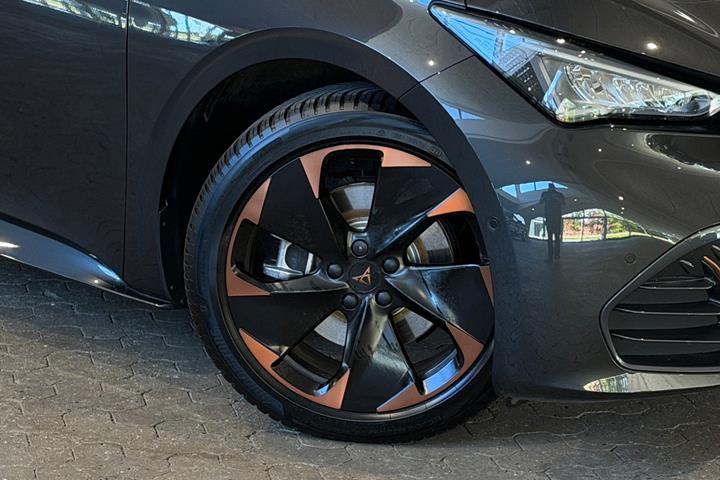 Grå Cupra Born fra 2023