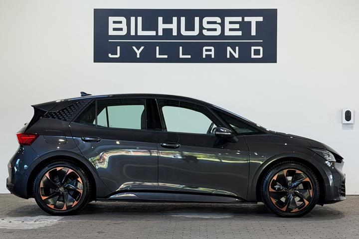 Grå Cupra Born fra 2023