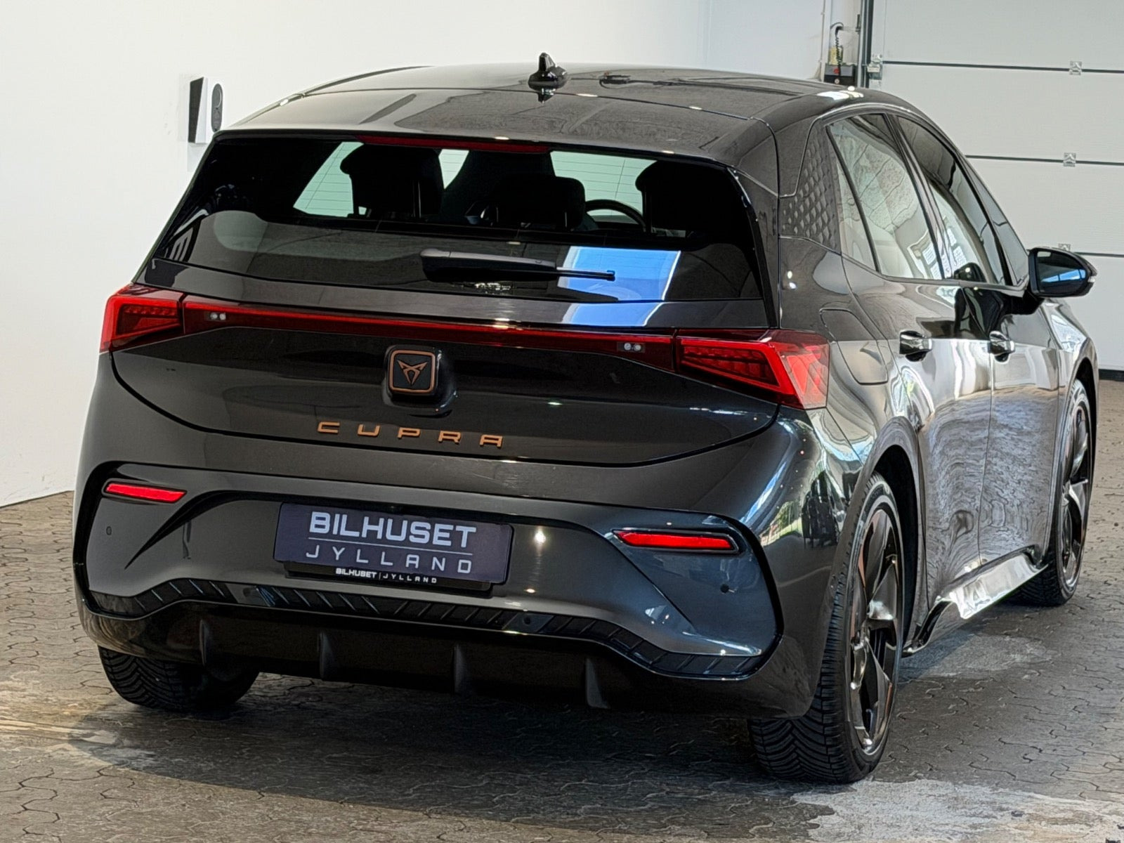 Grå Cupra Born fra 2023